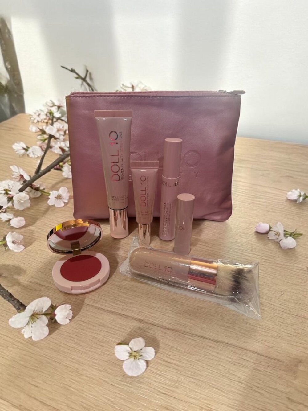 🐥 SOLD!!! 🐥 Doll 10 Make-up Kit - FAIR/LIGHT - NEW